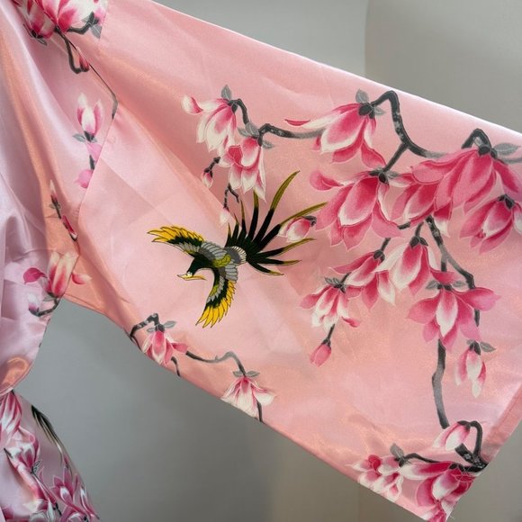 Women's Asian Pink Floral Kimono Robe - Picture 4 of 6